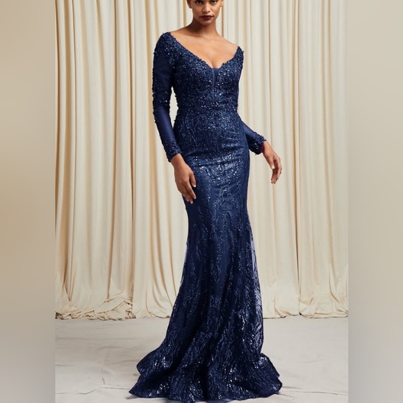 Formal dress - Picture 8 of 9